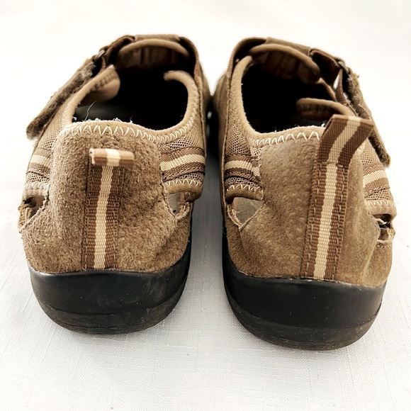 Earth Origins / Sporty Active Shoe - Picture 5 of 11